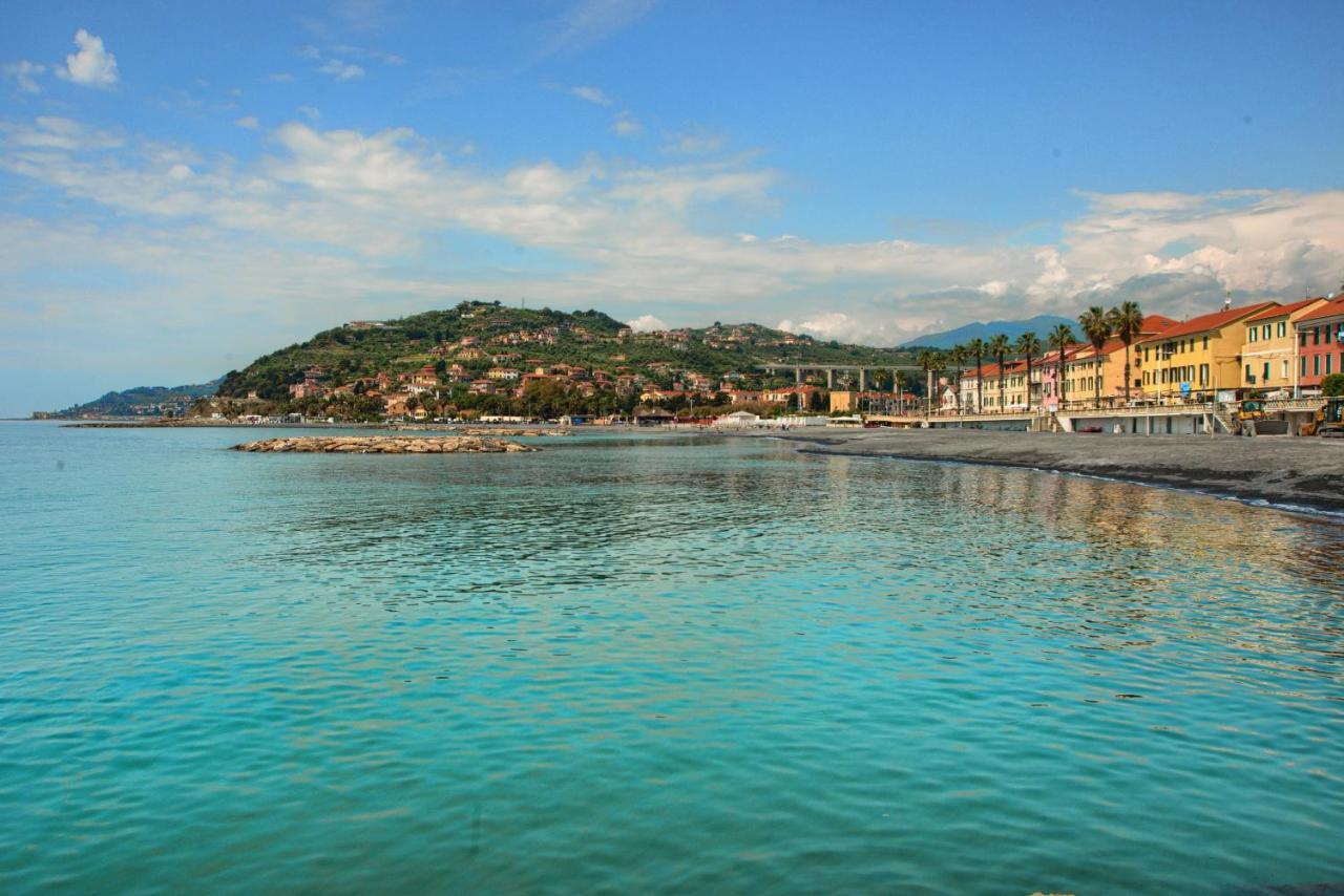 Casa A 2 Passi Dal Mare Con Patio Privato Villa Imperia Dış mekan fotoğraf